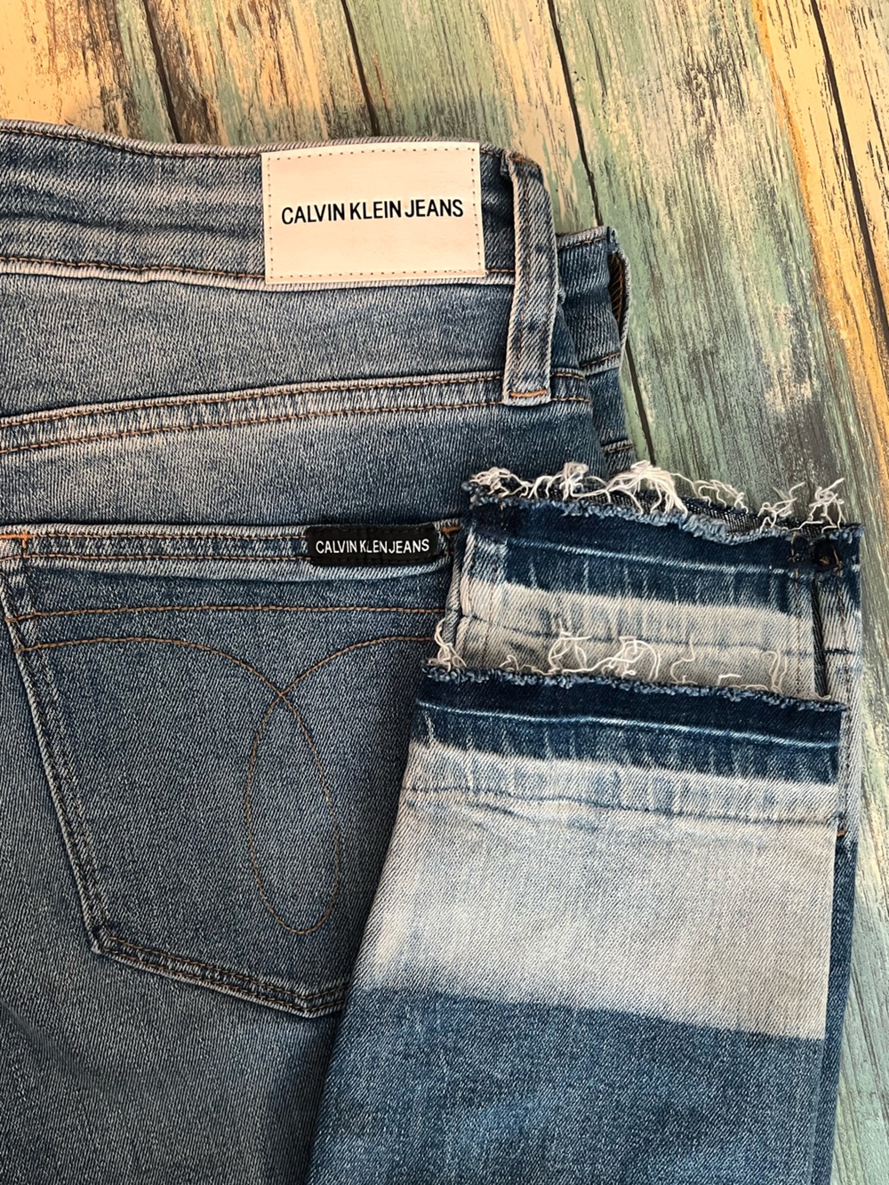 ✨ Calvin Klein Mid Rise Skinny Fray Hem Denim - Size 29x30